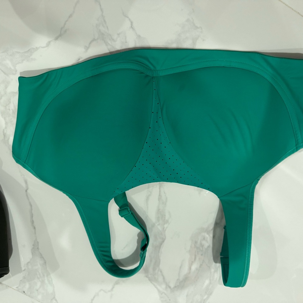 Lululemon limited edition run times bra 42D Maldives green
